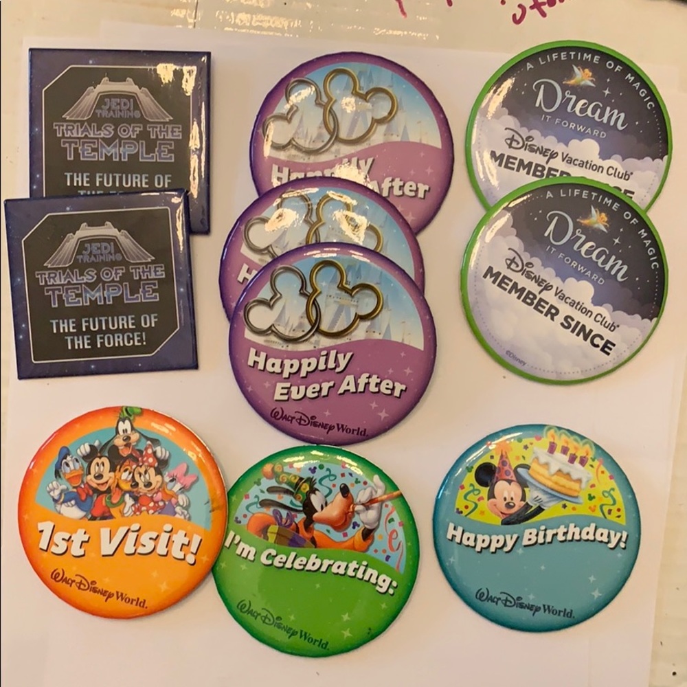 Disney pins